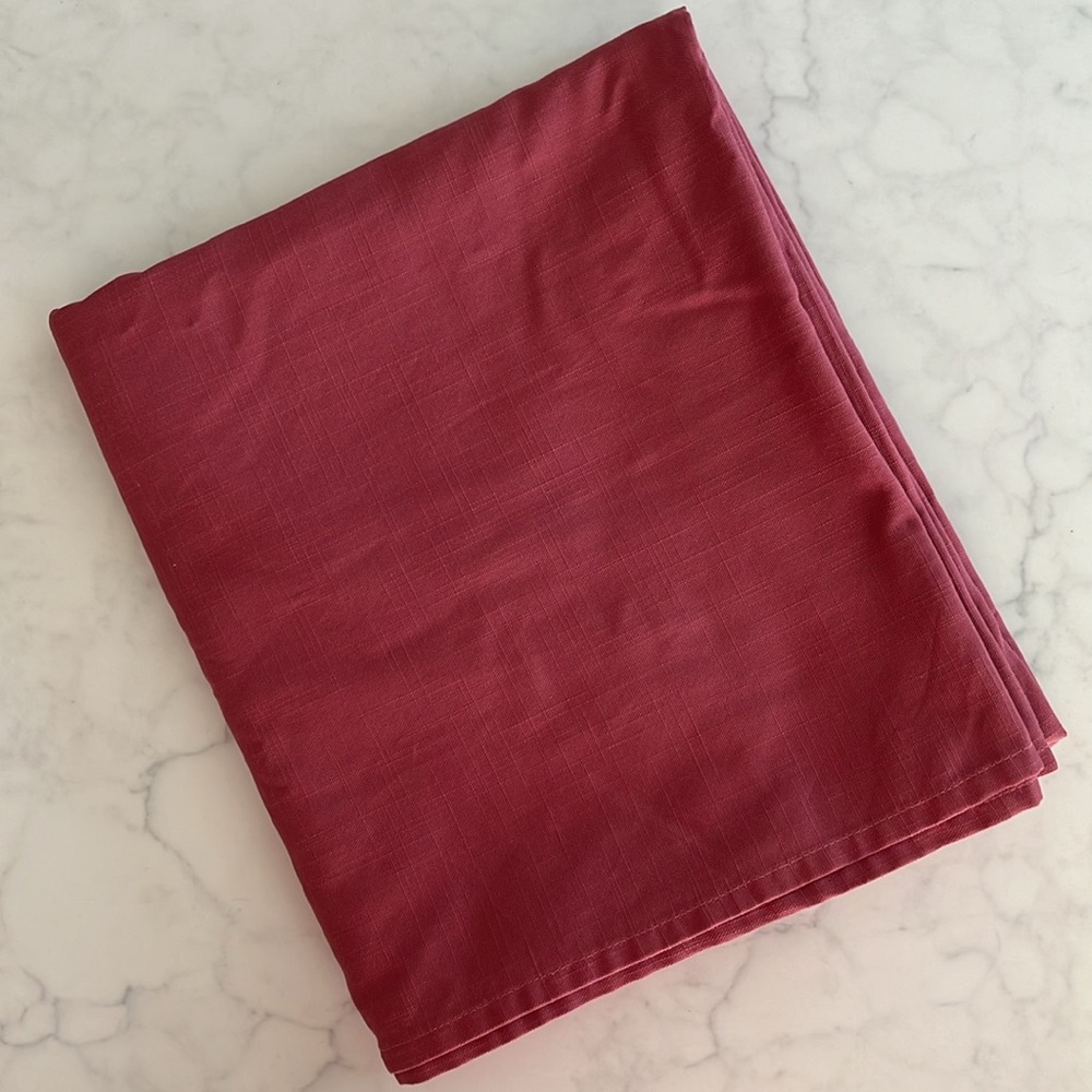 Rectangular Mauve Tablecloth - Picture 2 of 7